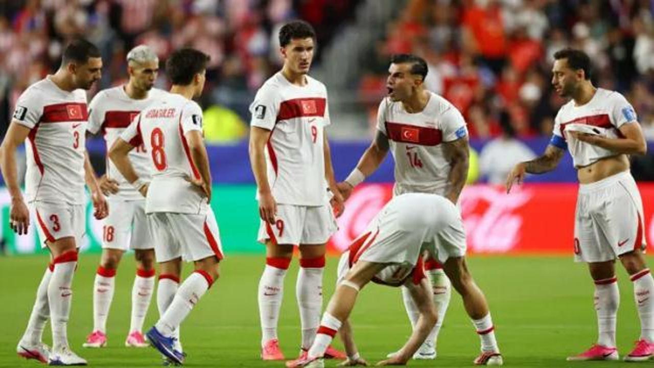 A Milli Futbol Takımı oyuncuları maç sırasında