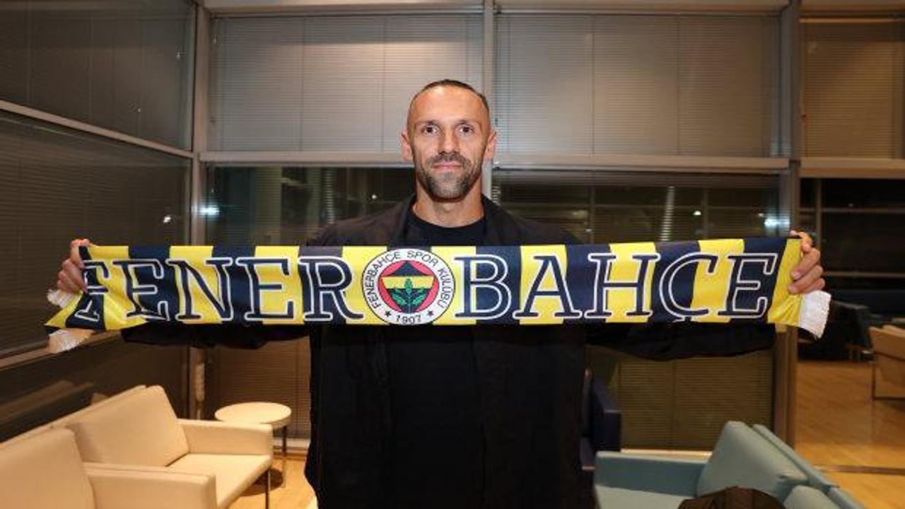 Son dakika... Fenerbahçe, Vedat Muriqi ile 3 yıllık sözleşme imzaladı