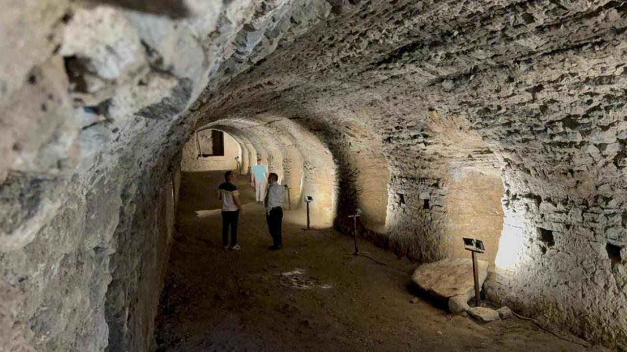 Tokat'ta bulunan ve Roma dönemine ait olduğu düşünülen tarihi yapının dış görünüşü.