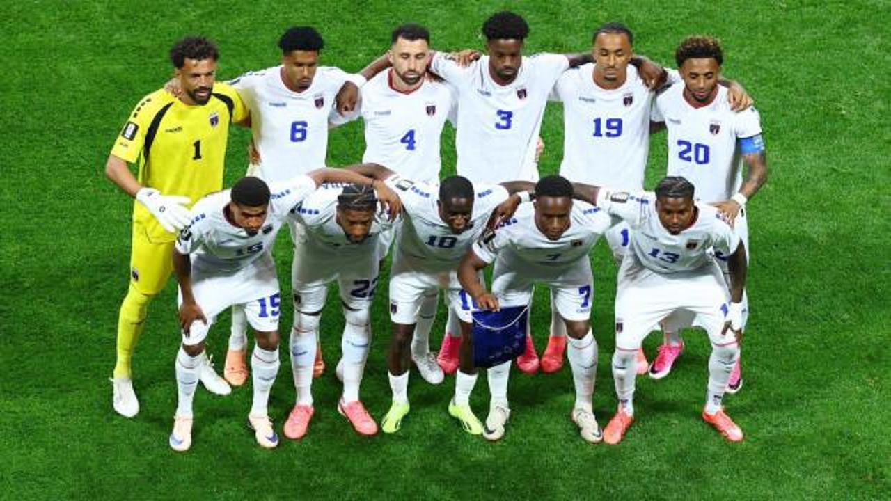 Leandro Bacuna ve Ryan Mendes'in milli takım formalarıyla çekilmiş görselleri