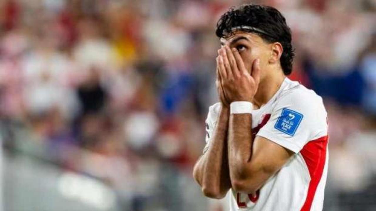 A Milli Futbol Takımı oyuncuları maç sonrası üzgün görünüyor.