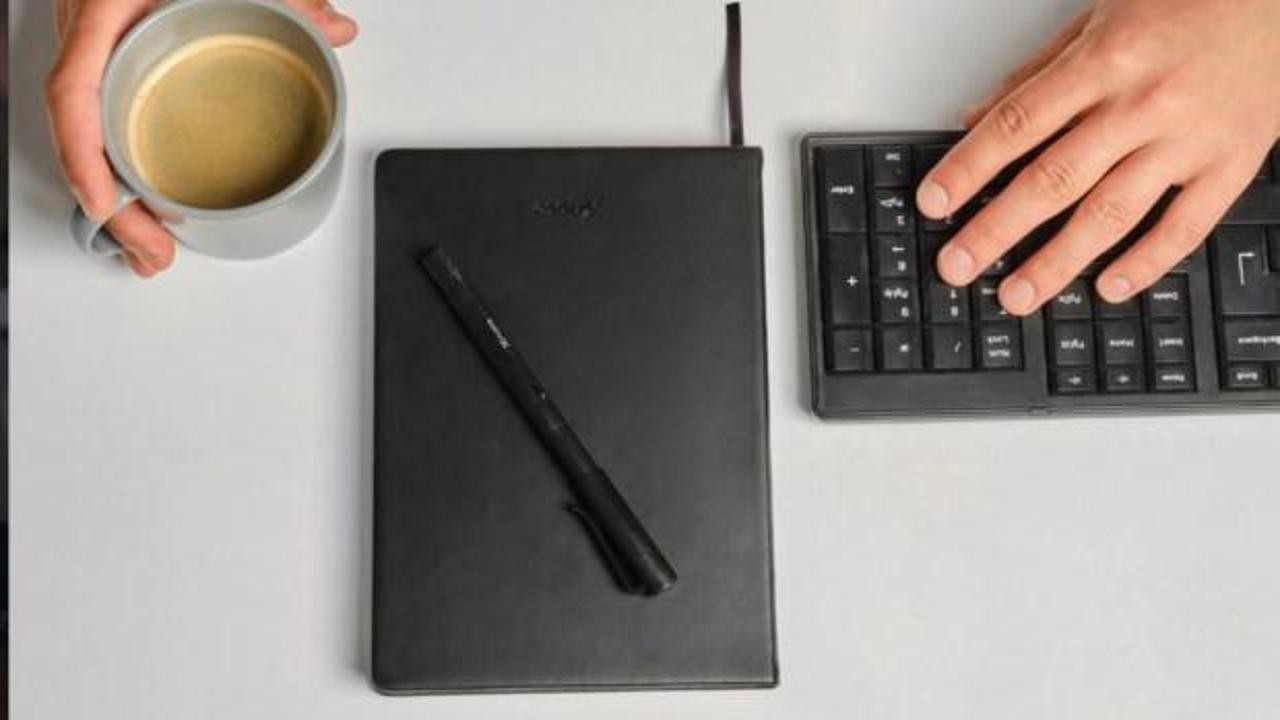 XNote dijital kalem ve akıllı defter ile not alırken