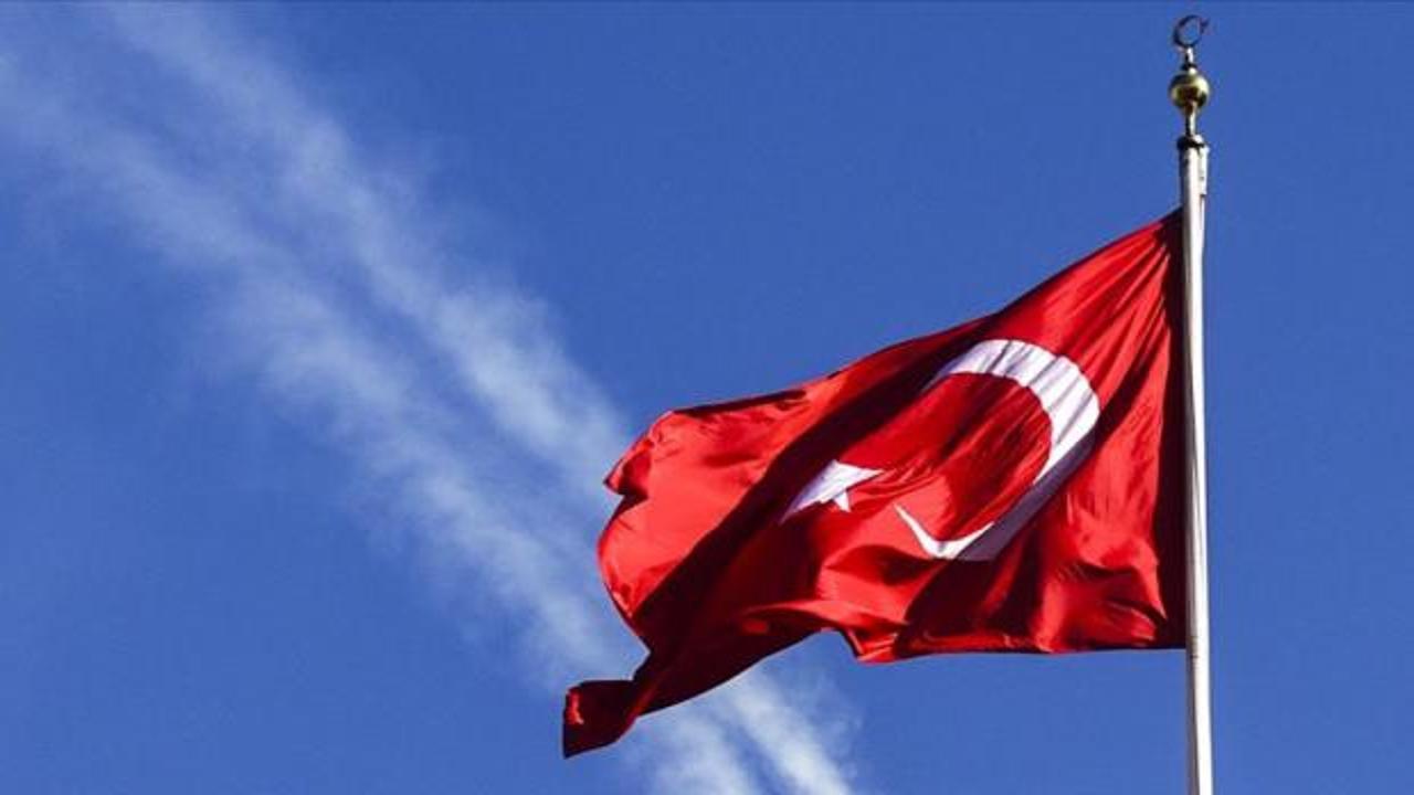 Gazeteci Emin Batur, Türkiye'nin son 20 yılda elde ettiği kazanımlara yönelik eleştirileri değerlendiriyor.