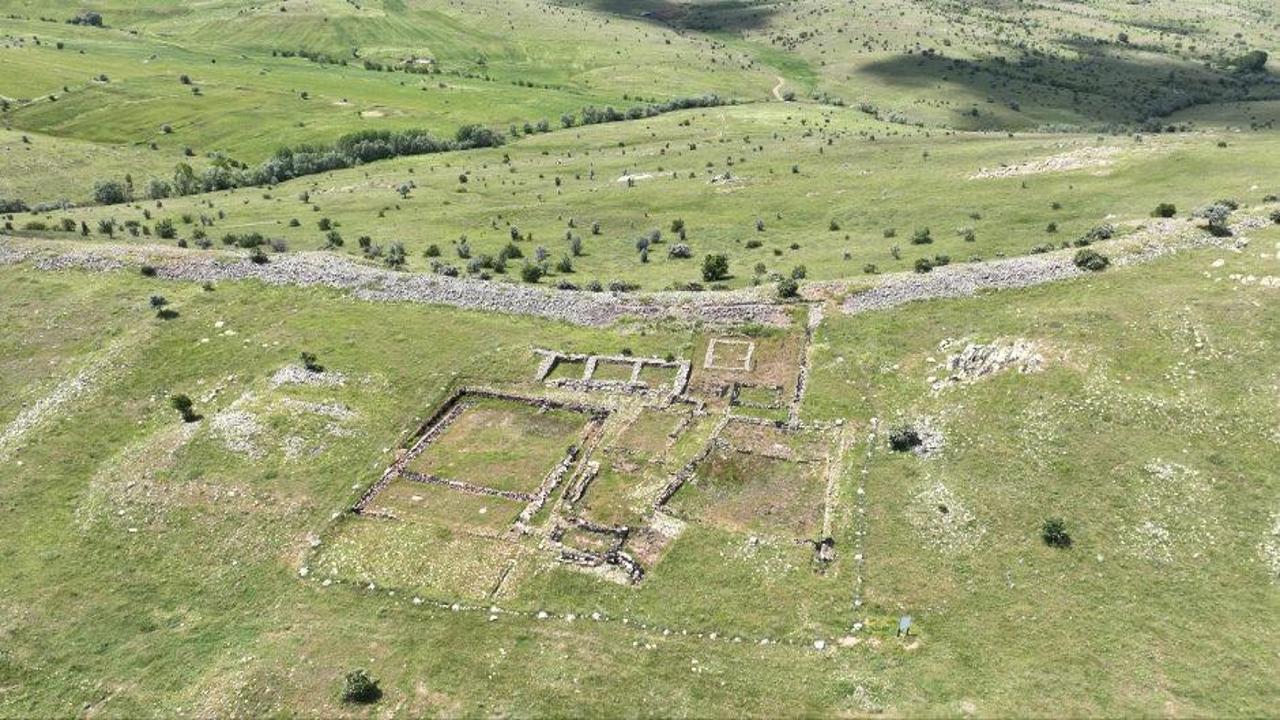 Yozgat'taki arkeolojik kazı alanından genel bir görünüm.