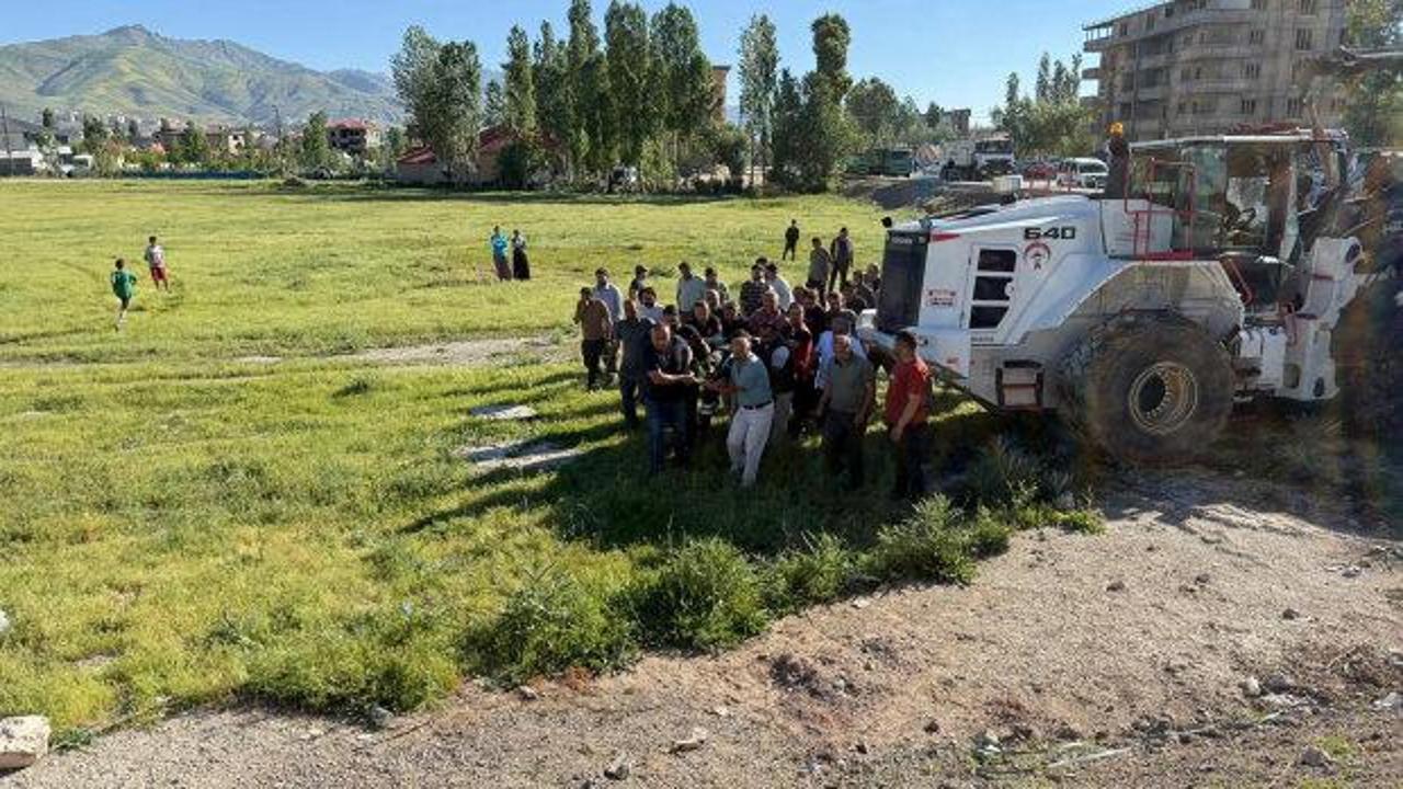 Y&uuml;ksekova'da yolcu minib&uuml;s&uuml; ile kamyon &ccedil;arpıştı: 2 &ouml;l&uuml;, 3 yaralı