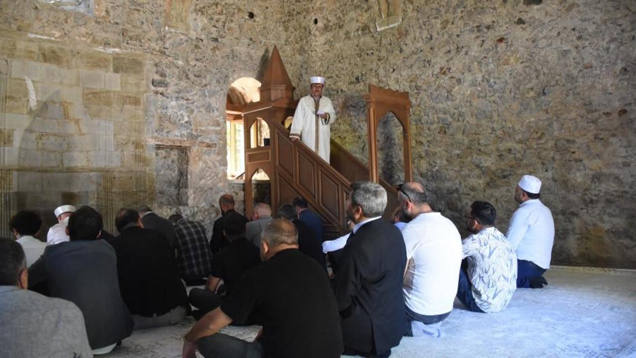 Bin yıllık tarihi cami cuma namazıyla ibadete açıldı