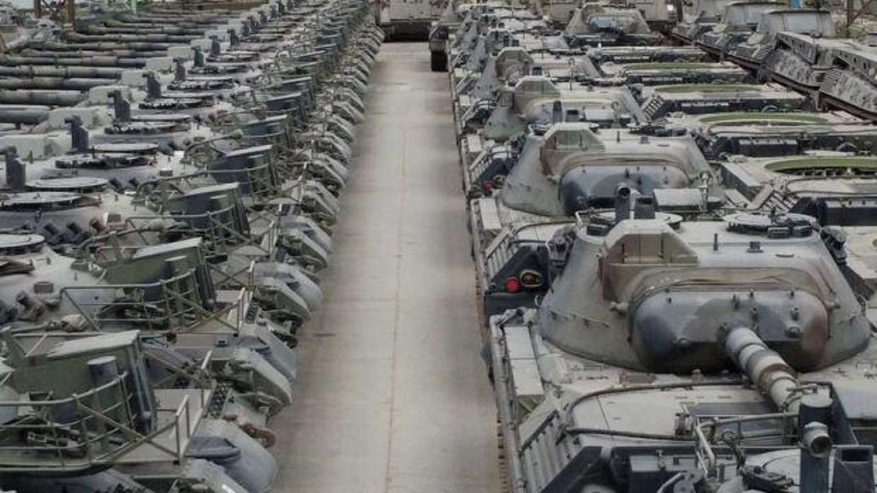 Almanya ve Fransa bayrakları, KNDS logosu ve bir Leopard tankı görseli.