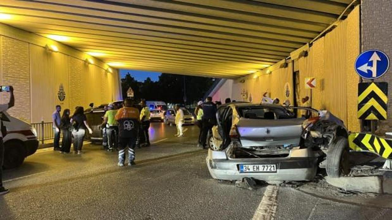 Bakırköy'de meydana gelen trafik kazasında araçların durumu.