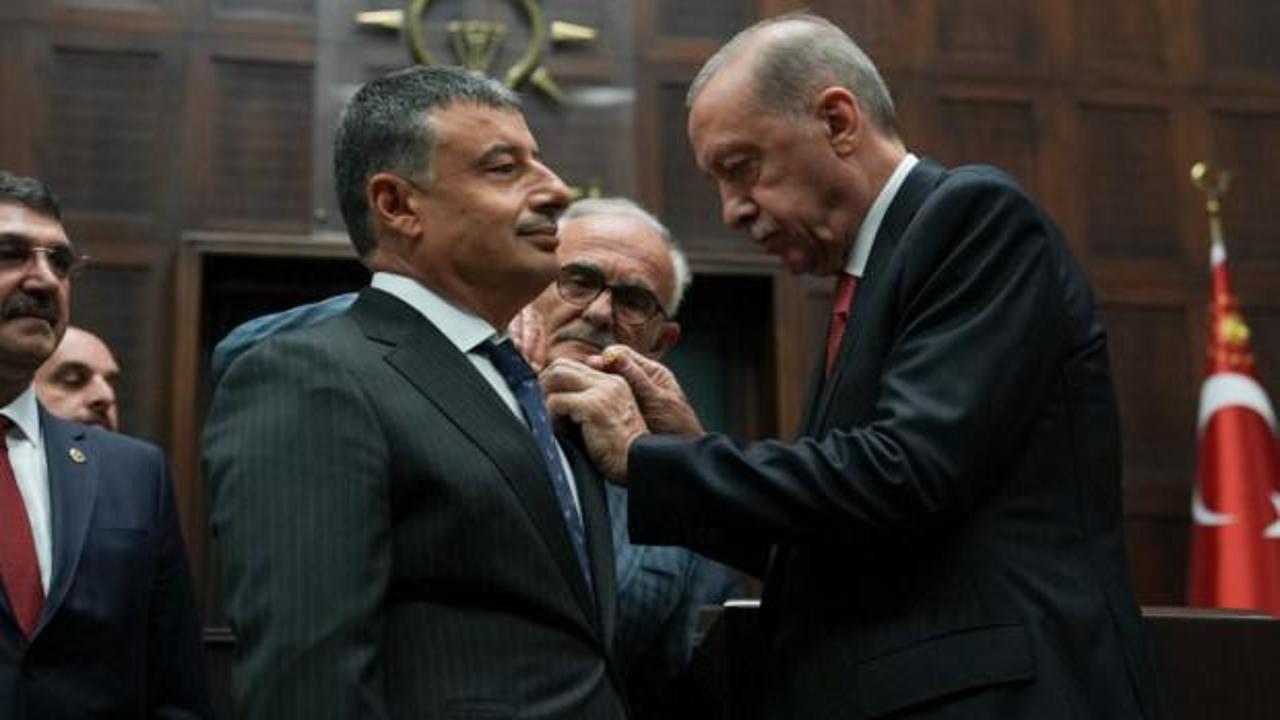 AK Parti genel merkezinde rozet takma töreni