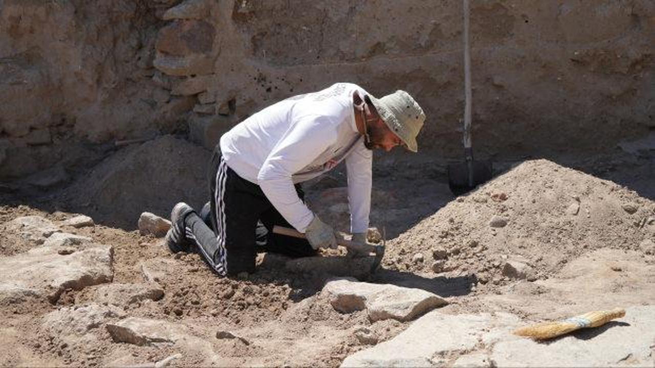 Anadolu'da binlerce yıllık tarihe ışık tutan arkeolojik keşif alanından genel bir görünüm.