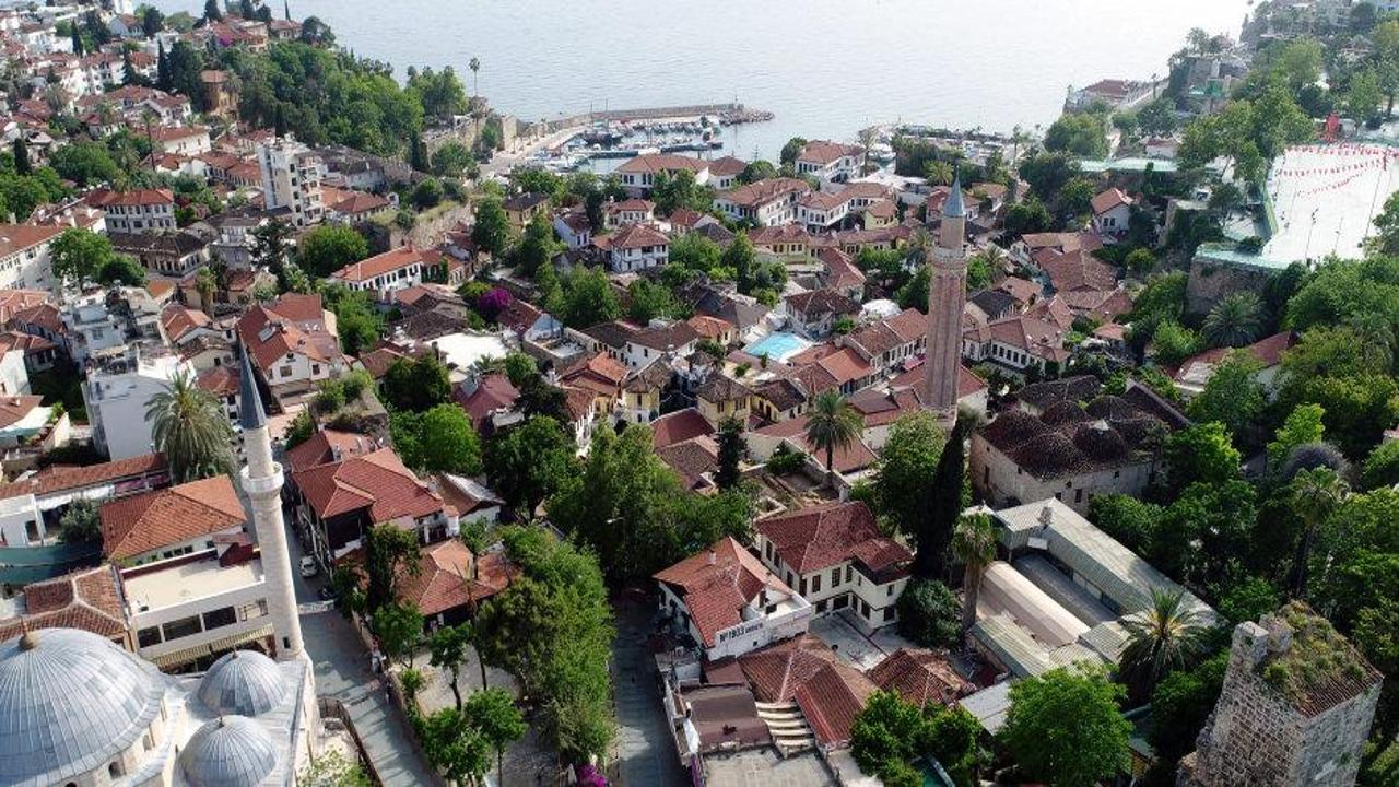 Antalya'da turistik bölgelerde turist yoğunluğu
