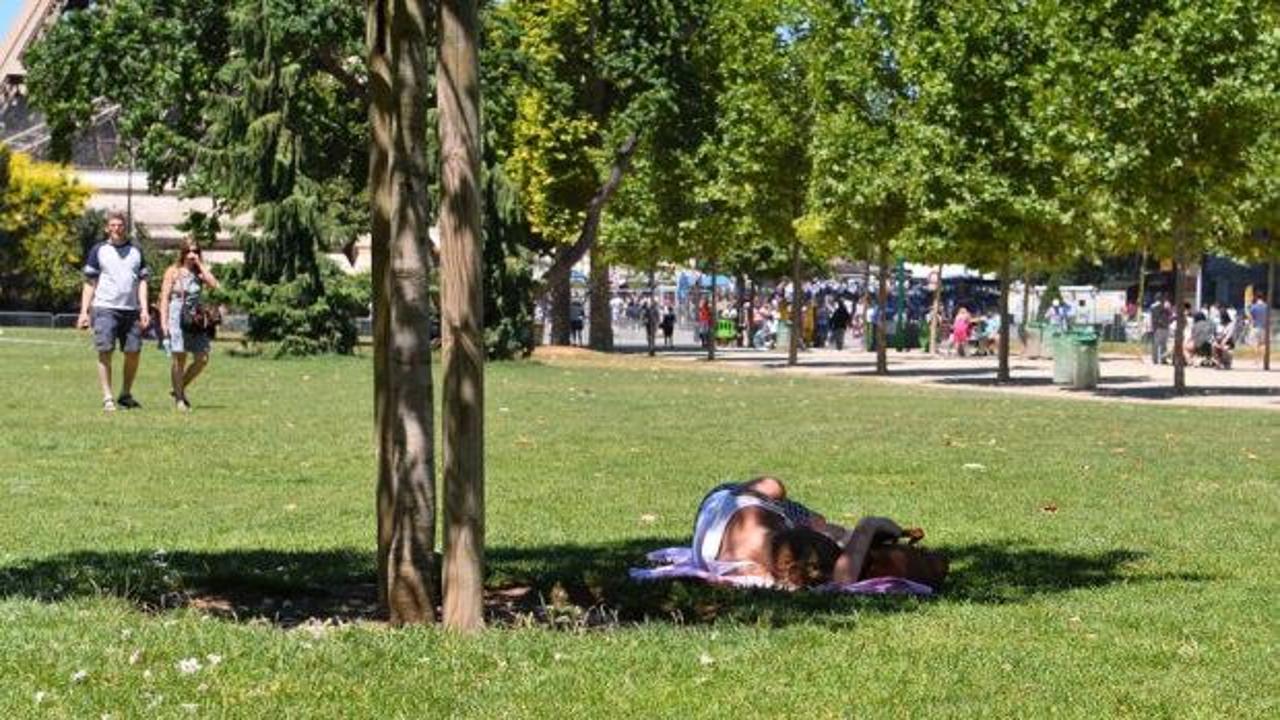 Araba bırakılan 2 &ccedil;ocuk &ouml;l&uuml; bulundu