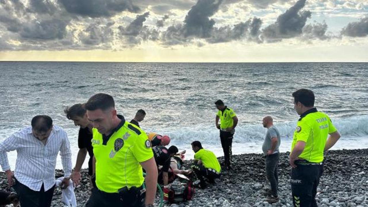 Boğulma tehlikesi ge&ccedil;iren asteğmen, polislerin yardımıyla kurtarıldı
