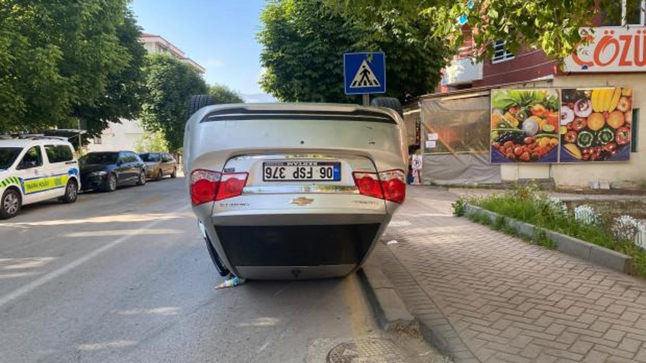 Bolu'da korkutan kaza: Park halindeki tıra &ccedil;arpıp takla attı!