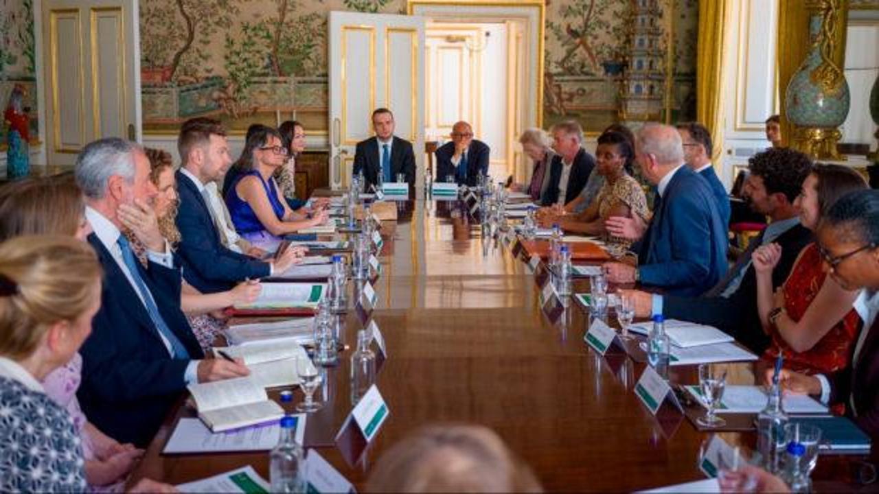 Buckingham Sarayı'nda düzenlenen İklim Eylem Ajandası toplantısından bir kare