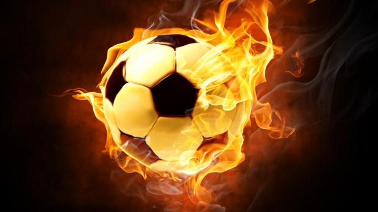 Norveçli futbolcu Erling Haaland top sürerken