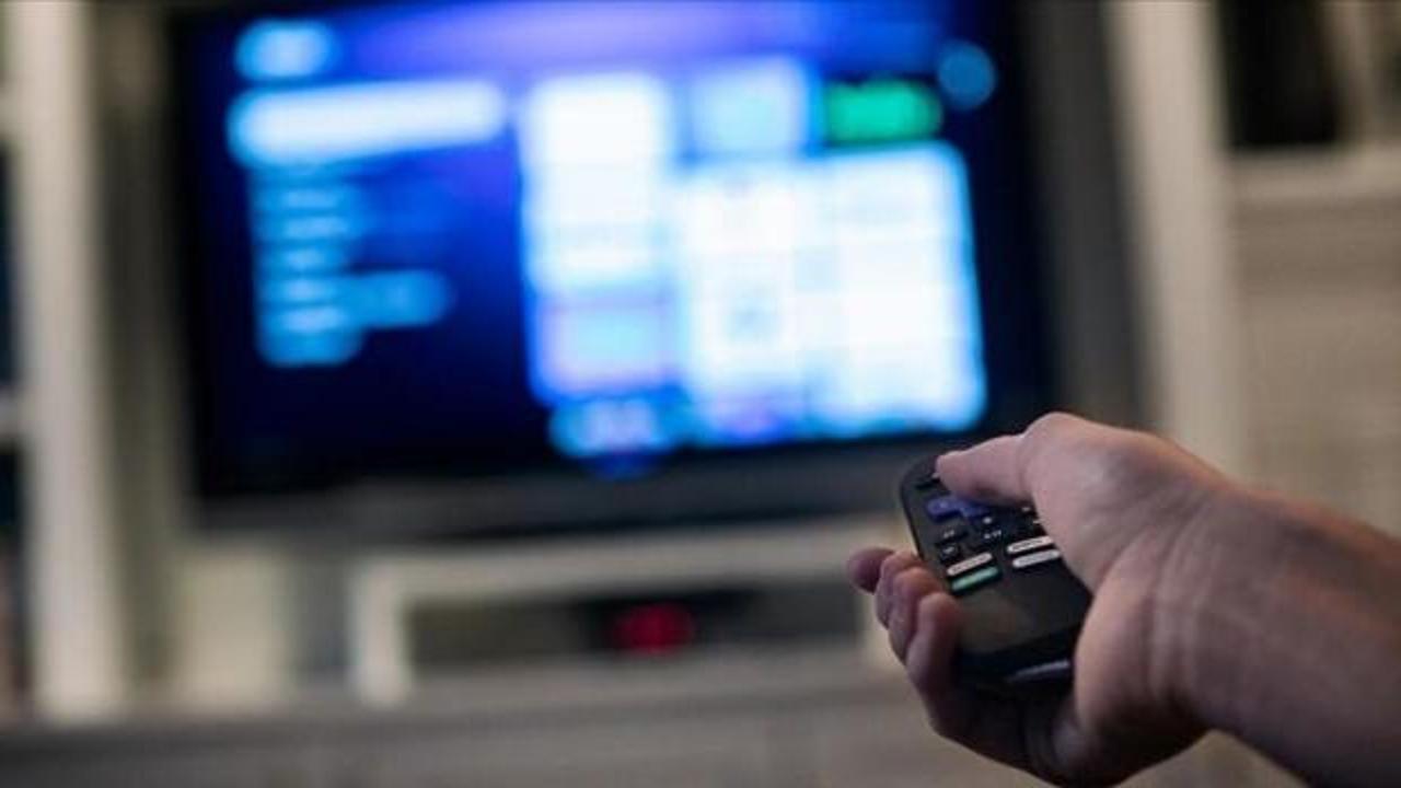 Evliler, bekarlara g&ouml;re daha &ccedil;ok televizyon izliyor