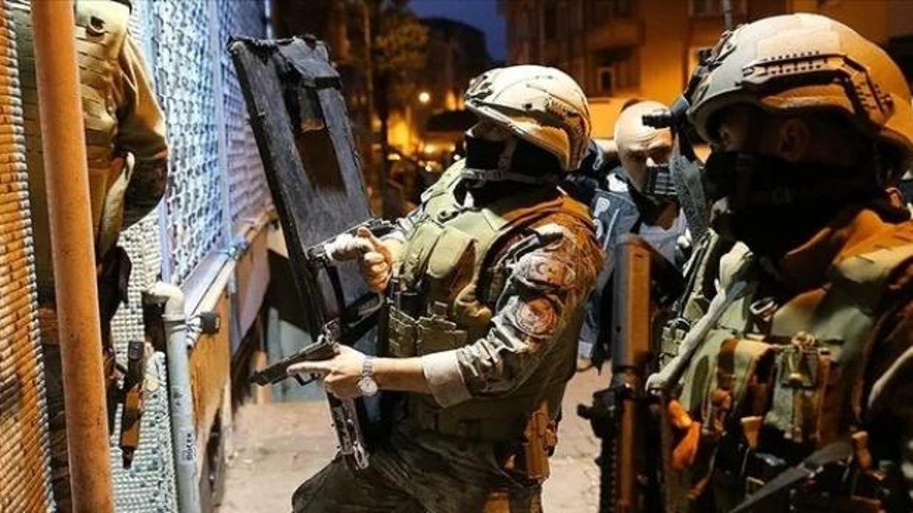FET&Ouml;'den aranan ihra&ccedil; emniyet m&uuml;d&uuml;r&uuml; ve ihra&ccedil; polis memuru yakalandı