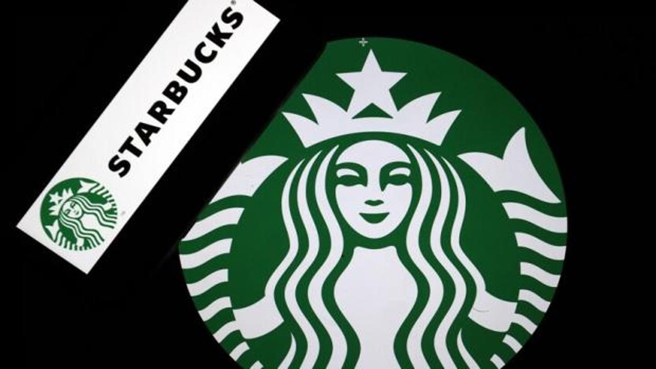 Güney Kore'de bir Starbucks şubesi önü