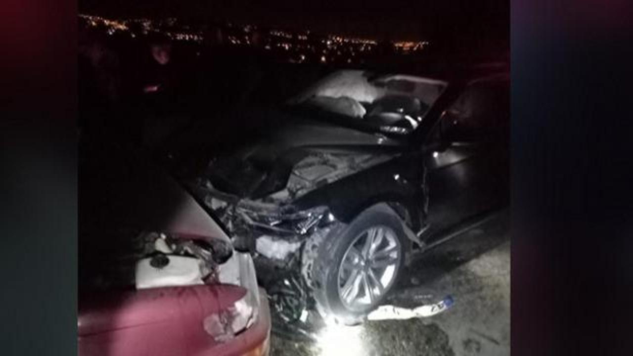Eski Milletvekili Musa Uzunkaya'nın içinde bulunduğu otomobilin karıştığı kaza yerinden genel bir görünüm.