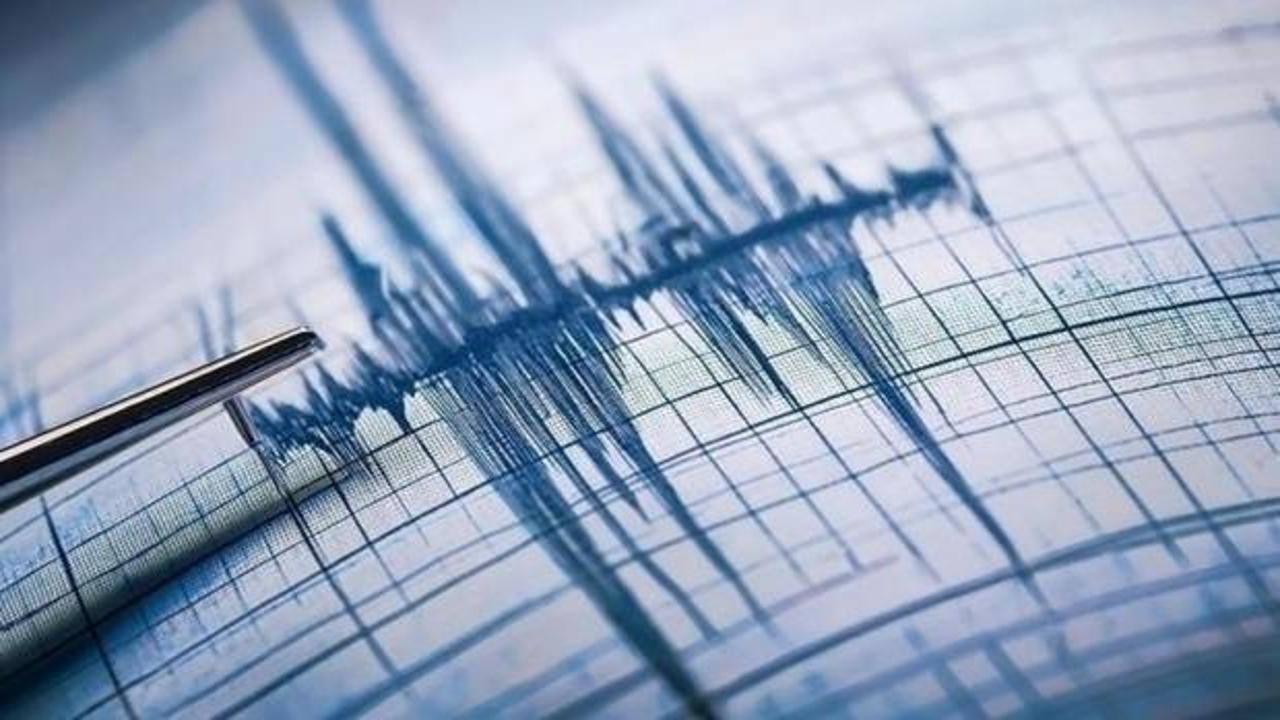 İki &uuml;lke 5,9'luk depremle sarsıldı: Halk sokaklara d&ouml;k&uuml;ld&uuml;