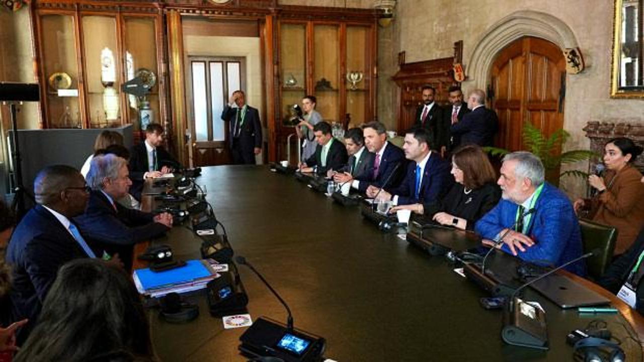 Çevre, Şehircilik ve İklim Değişikliği Bakanı Murat Kurum ve Enerji ve Tabii Kaynaklar Bakanı Alparslan Bayraktar, BM Genel Sekreteri Antonio Guterres ile bir araya geldi.