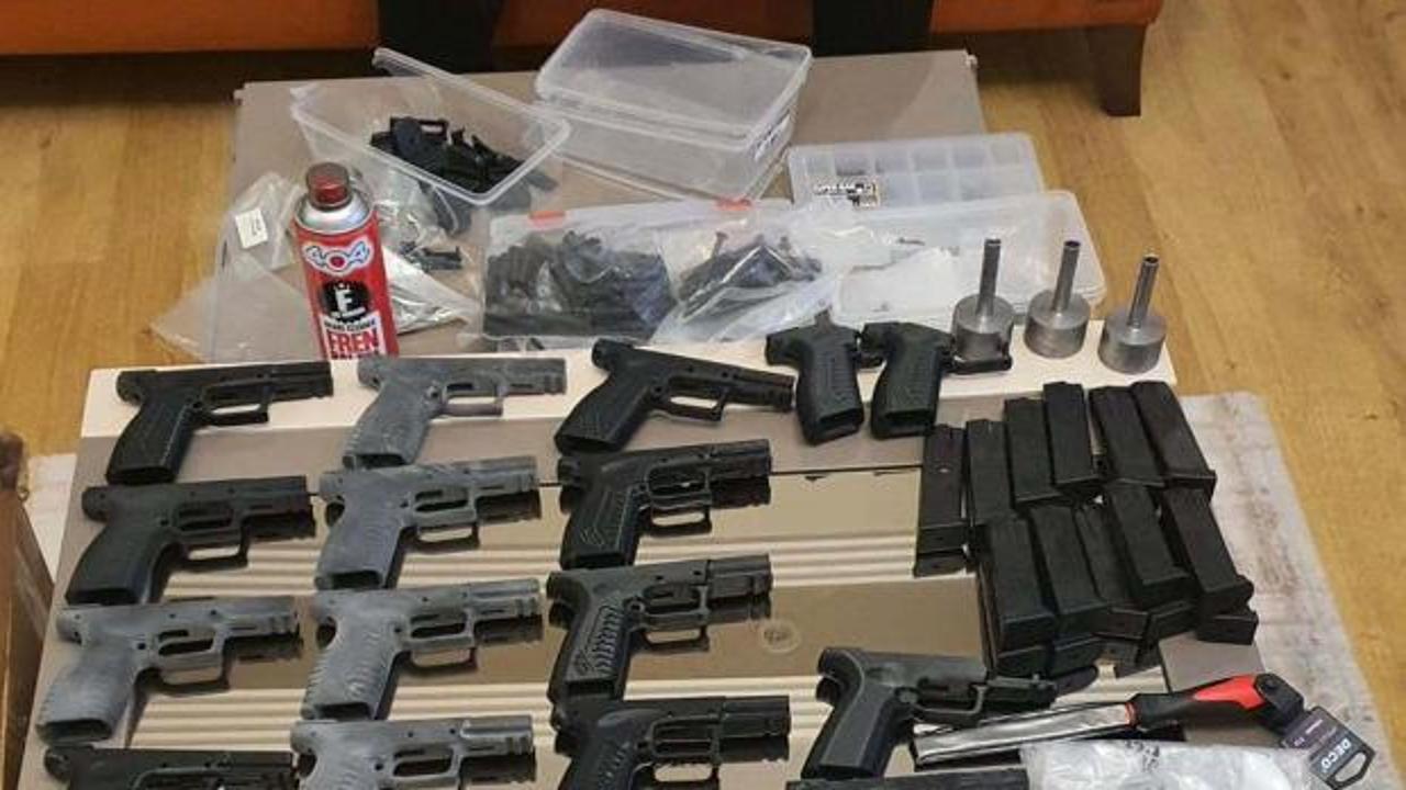 İzmir'de su&ccedil; &ouml;rg&uuml;tlerine y&ouml;nelik operasyon; 10 tutuklama
