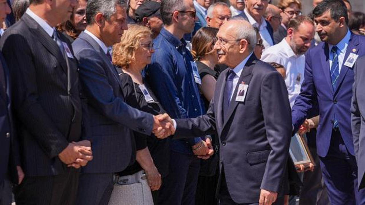 Kemal Kılıçdaroğlu ve Özgür Özel yan yana