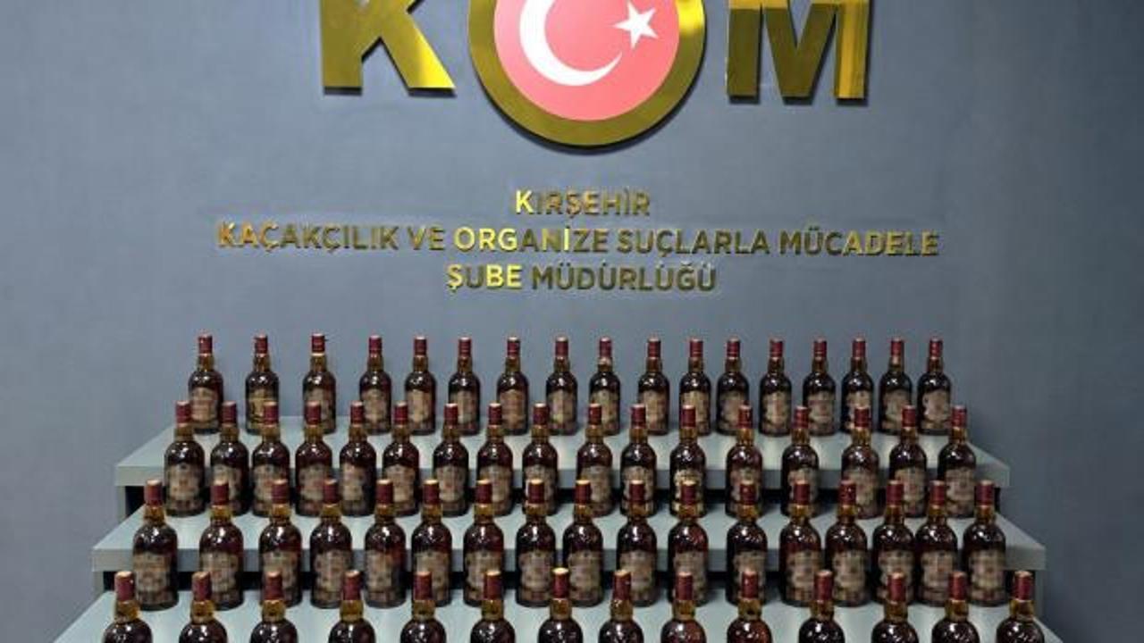Kırşehir'de urdurulan ara&ccedil;tan onlarca şişe g&uuml;mr&uuml;k ka&ccedil;ağı i&ccedil;ki &ccedil;ıktı!