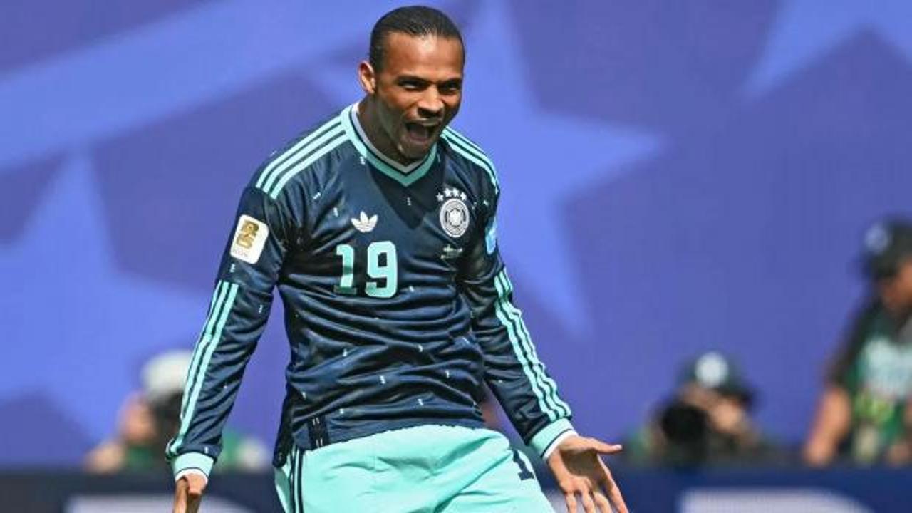 Leroy Sane Almanya tarihine ge&ccedil;ti!