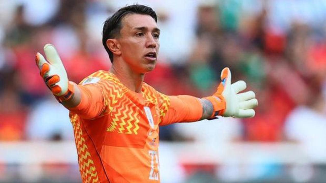Fernando Muslera Uruguay formasıyla Dünya Kupası maçında