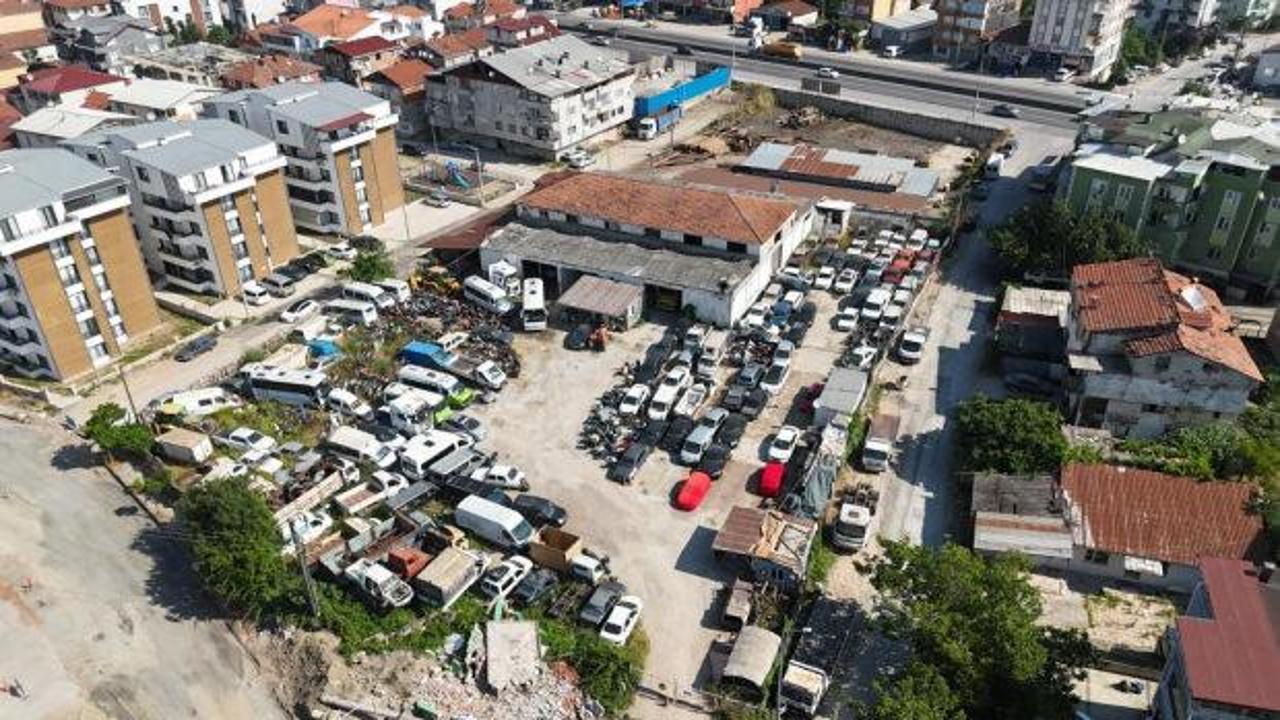 Yediemin otoparkında yıllardır bekleyen araçlar