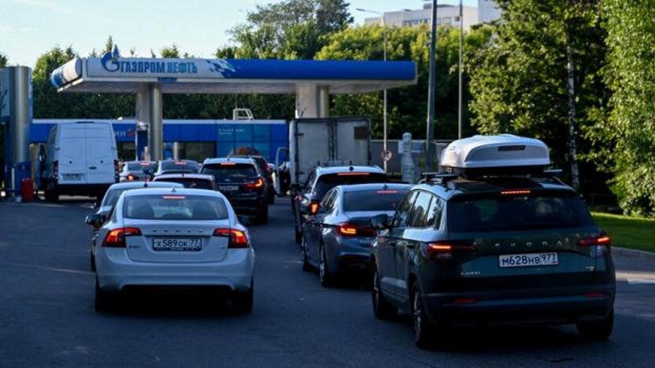 Rusya'da akaryakıt kısıtlaması uygulanan b&ouml;lge sayısı 16'ya y&uuml;kseldi
