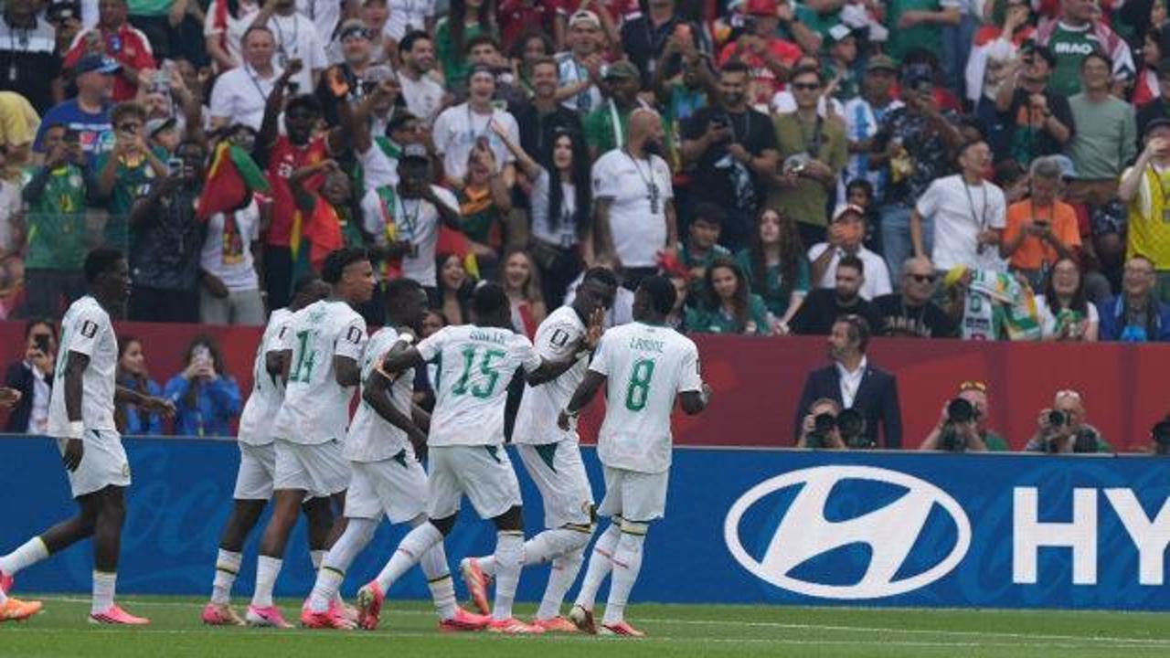 Sıfır puanları vardı! Senegal gol yağdırıp son 32 i&ccedil;in umutlandı