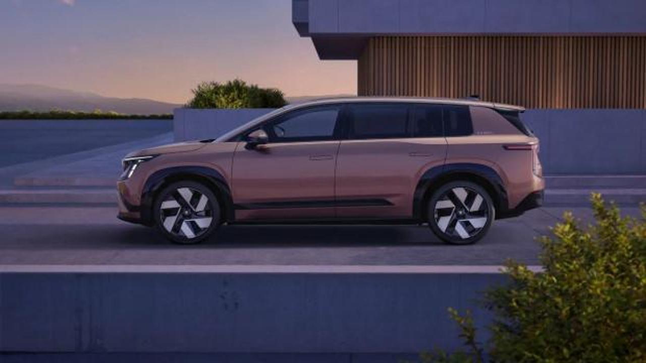 Skoda tarihinin en b&uuml;y&uuml;ğ&uuml; sahneye &ccedil;ıktı: 7 koltuklu dev SUV 'Peaq' tanıtıldı!