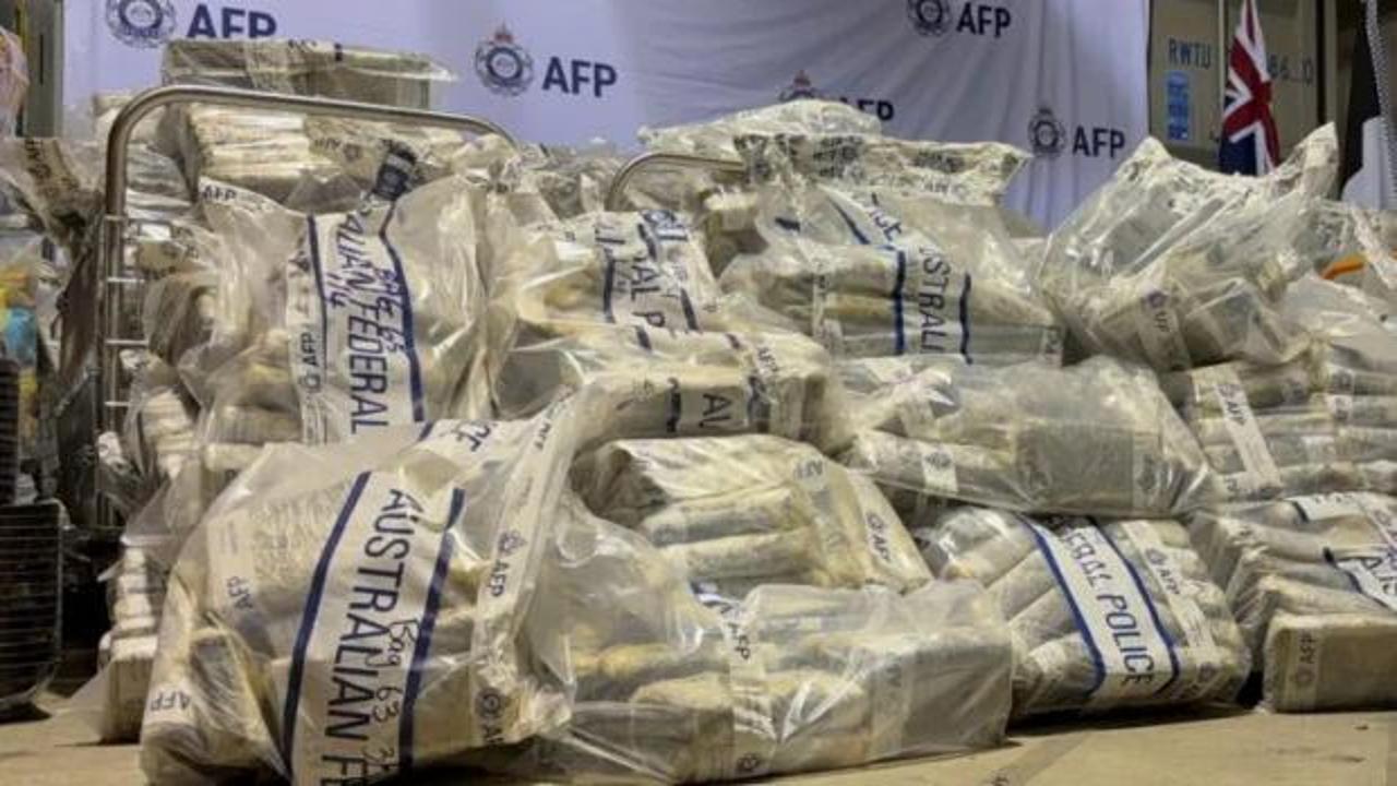 Avustralya'da polis tarafından gerçekleştirilen büyük uyuşturucu operasyonunda ele geçirilen kokain balyaları.