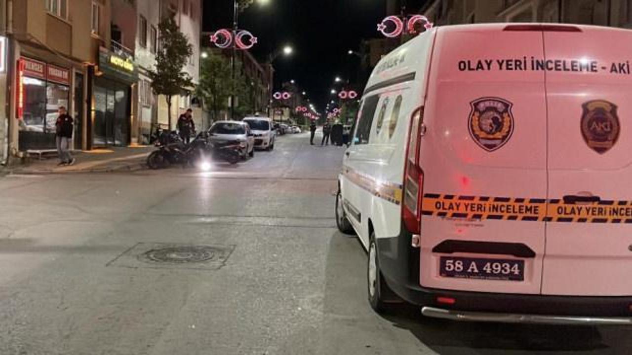Tartışma sonrası bıçaklı kavgada yaralananların olduğu olay yeri
