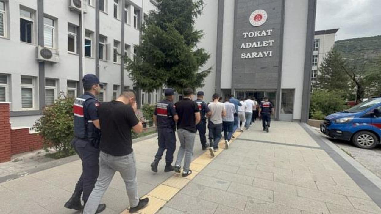 Tokat merkezli uyuşturucu operasyonunda şüpheliler adliyeye sevk ediliyor.