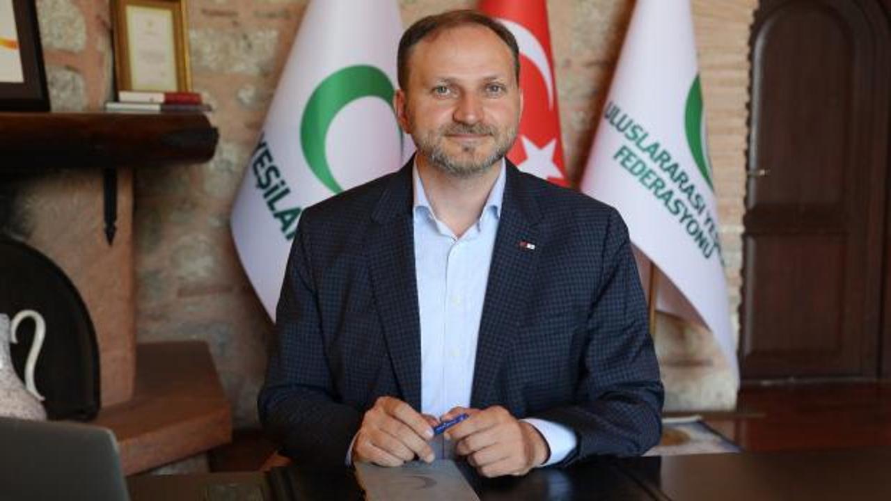 Yeşilay Başkanı Doç. Dr. Mehmet Dinç açıklamalarda bulunuyor.