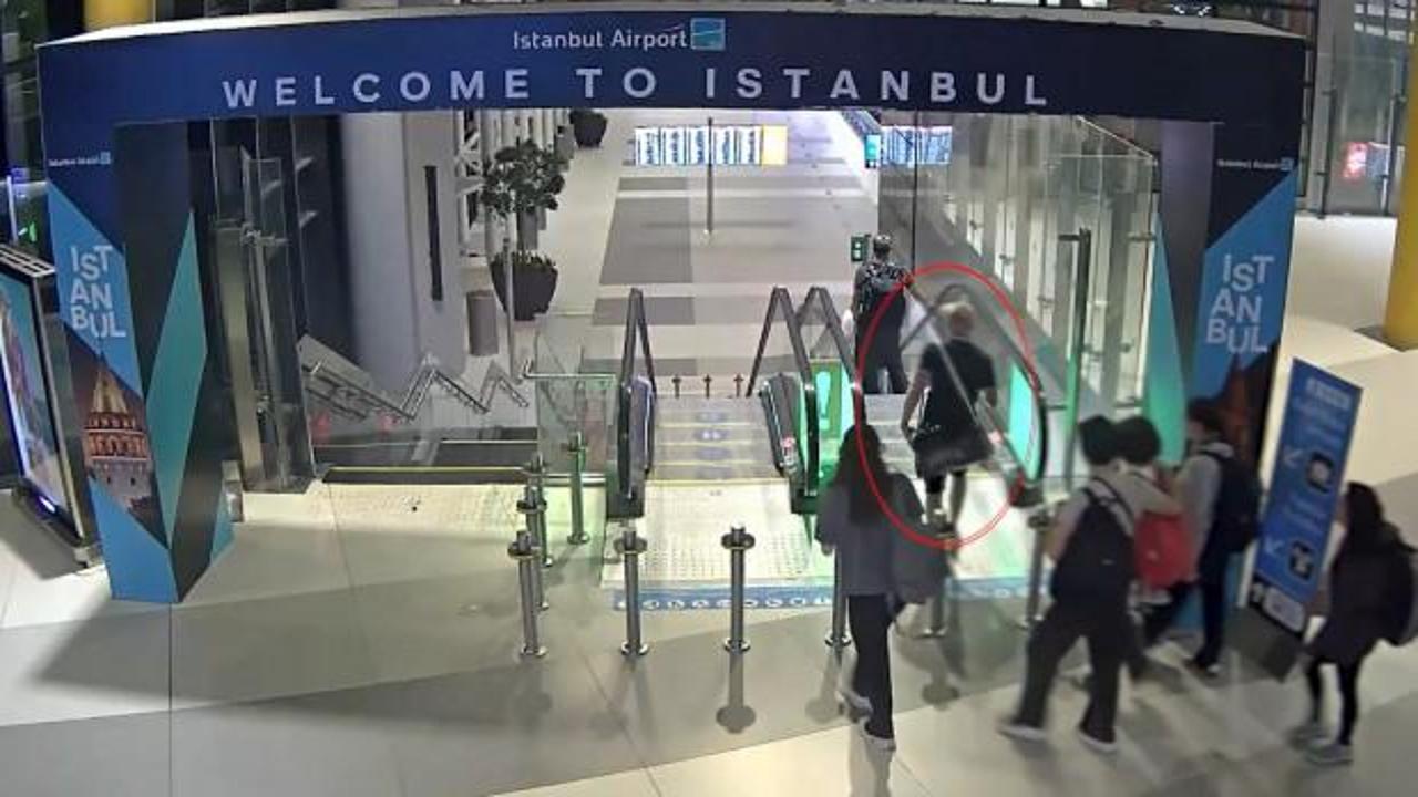 Havalimanında yakalanan şüpheli kurye ve ele geçirilen uyuşturucu maddeler.