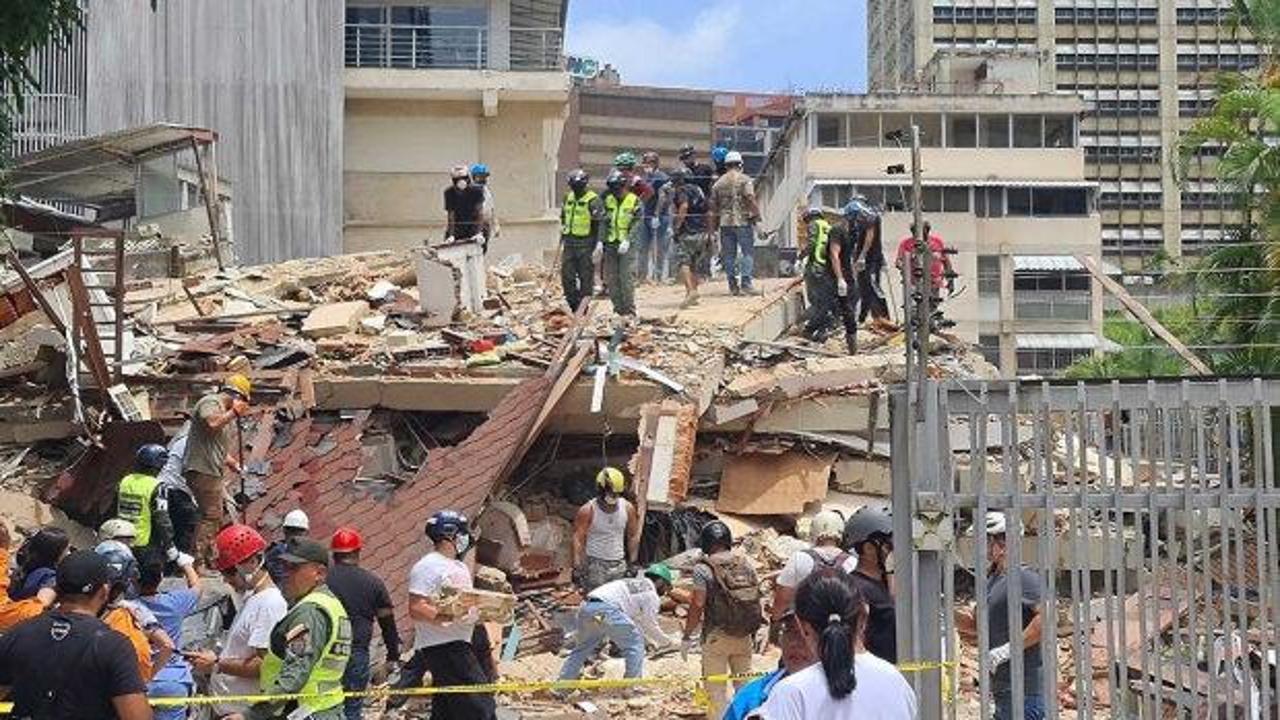 Deprem bölgesindeki yardım dağıtım merkezleri