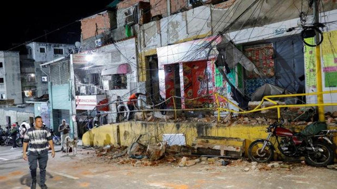 Venezuela'da deprem sonrası arama kurtarma çalışmaları