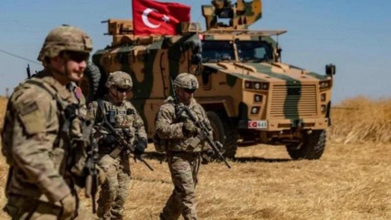 Türkiye haritası üzerinde Suriye, Lübnan ve Doğu Akdeniz'i işaret eden bir grafik.