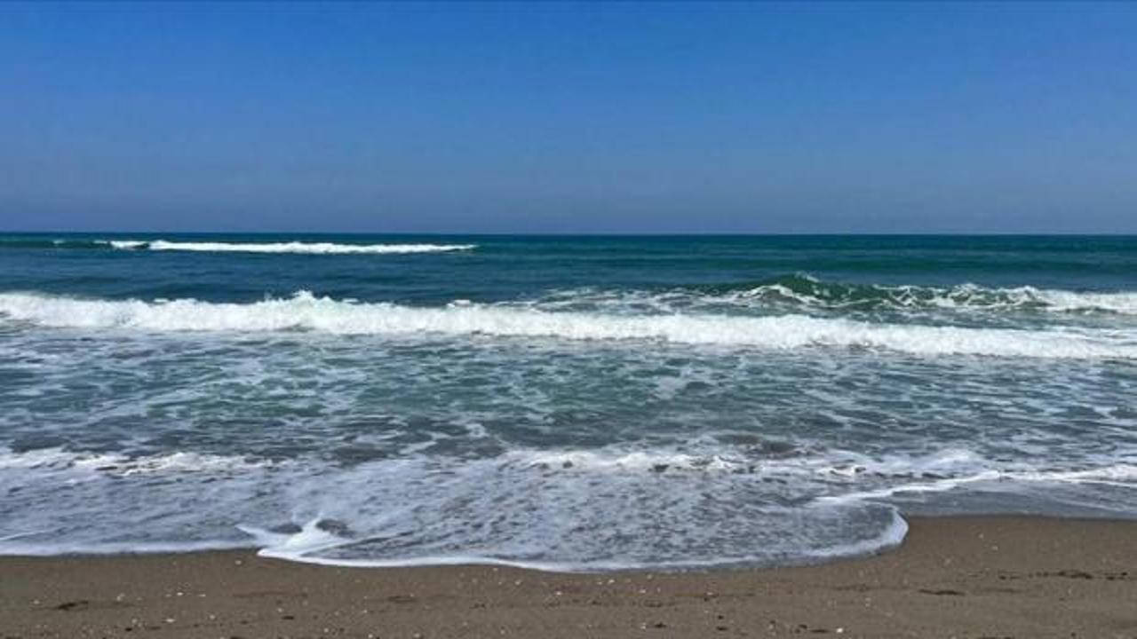 Marmara ve Karadeniz'de dalgalı deniz manzarası.