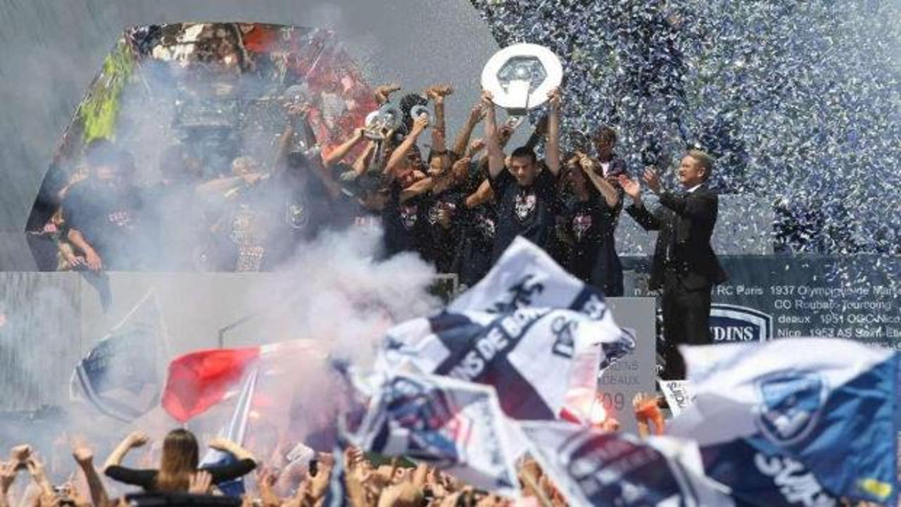 Bordeaux kulübü stadyumu ve arması