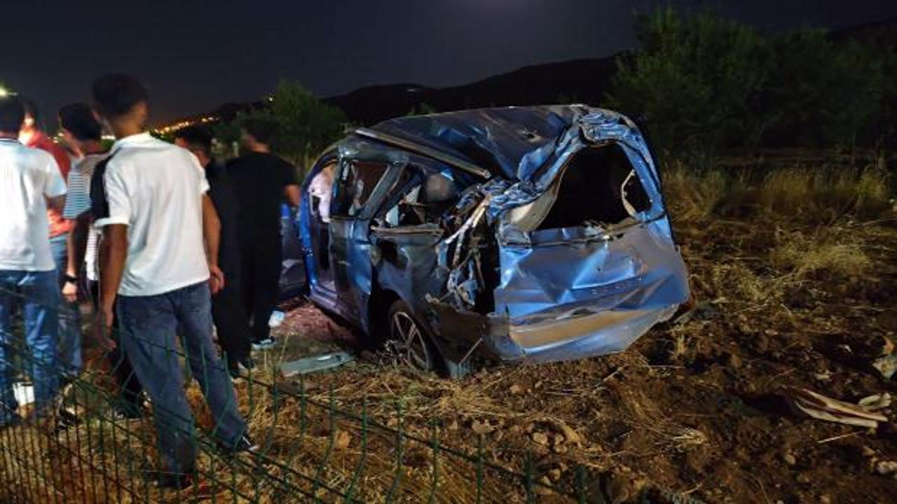 Kaza sonrası hurdaya dönen araç ve olay yeri incelemesi