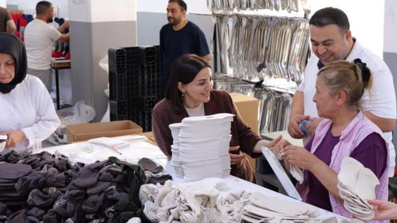 AK Parti İstanbul Milletvekilleri Beylikdüzü, Kadıköy ve Şişli'de vatandaşlarla buluştuğu bir saha programından görüntü.