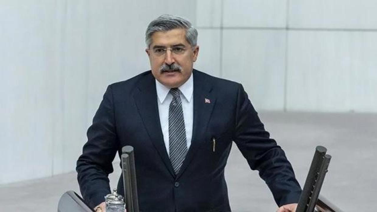 AK Parti Genel Başkan Yardımcısı Hüseyin Yayman açıklama yaparken