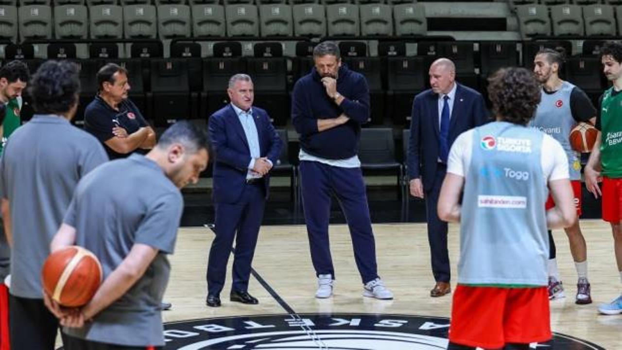 Bakan Bak, A Milli Basketbol Takımı'nın antrenmanını takip etti
