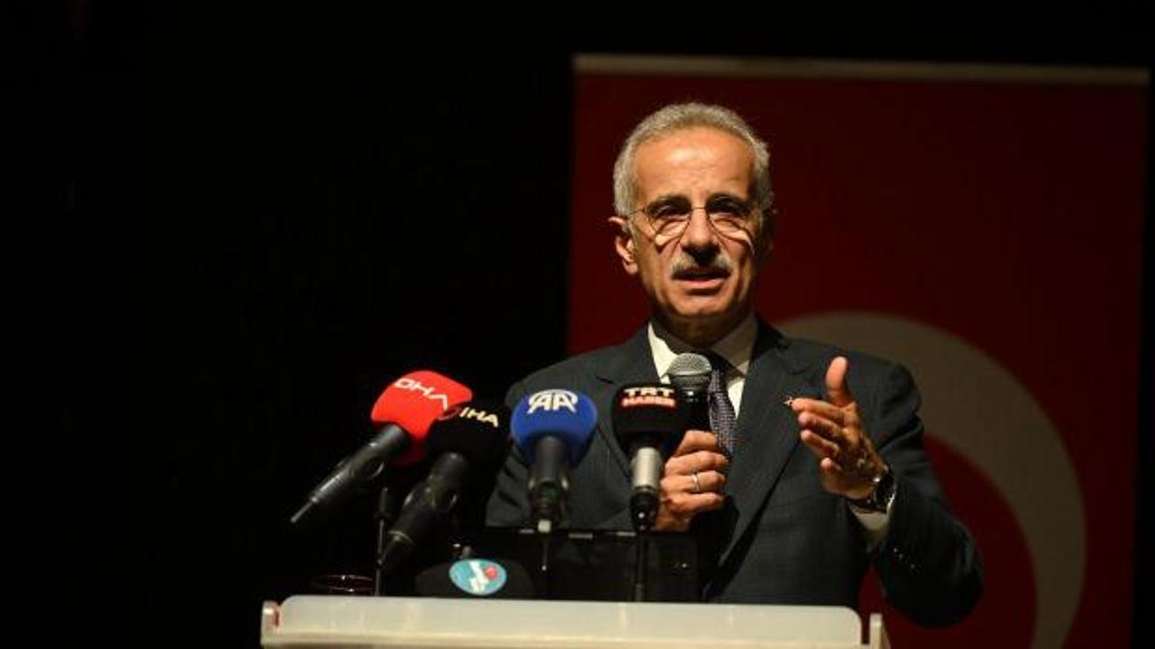 Ulaştırma ve Altyapı Bakanı Abdulkadir Uraloğlu açıklama yaparken